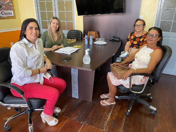 Laís Nunes recebe presidente da Associação das Mulheres Limacapenses