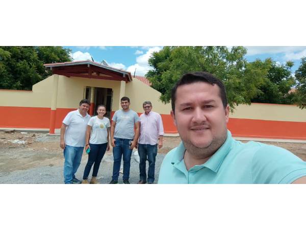 Secretário de Infraestrutura realiza visita técnica às obras de reforma da escola do Cruzeirinho